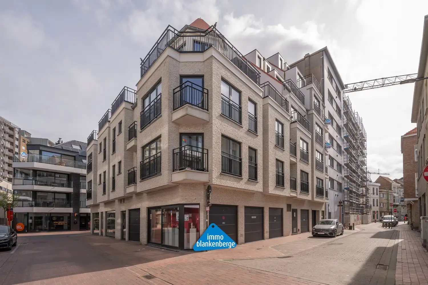 Volledig afgewerkt appartement met 1 slaapkamer foto {{pictureIndex}}