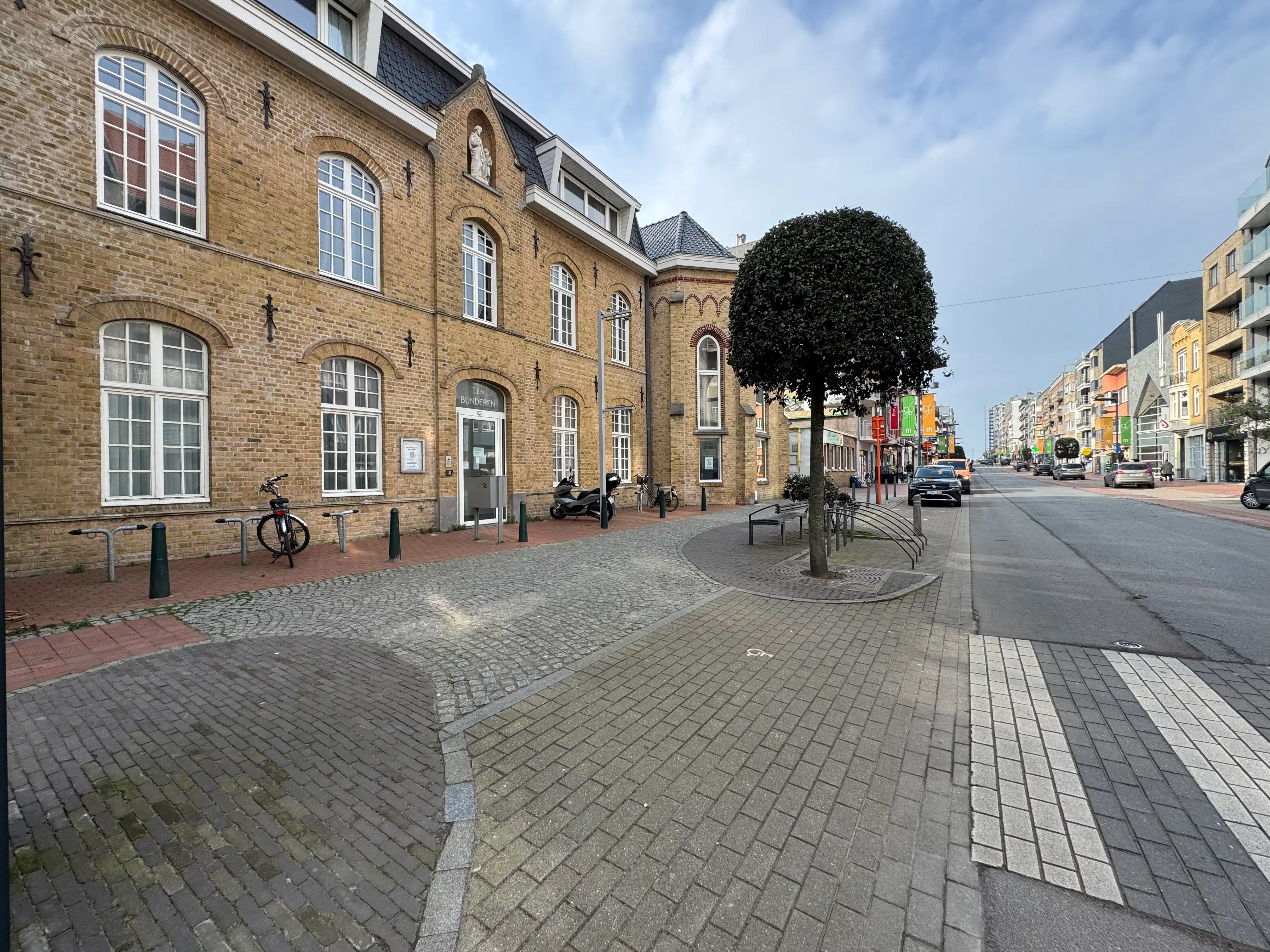 Instapklaar handelsgelijkvloers 250 m² Middelkerke foto {{pictureIndex}}