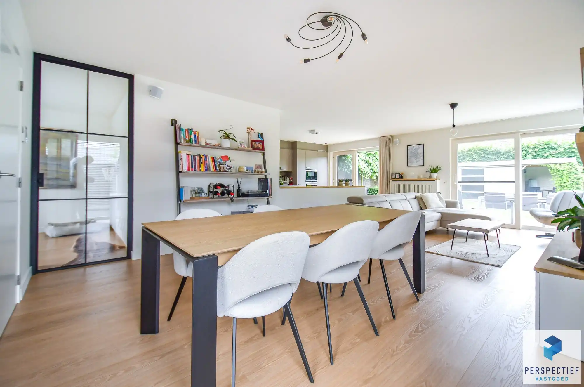 Moderne, veelzijdige gezinswoning met kantoorruimte en gezellige tuin foto 7