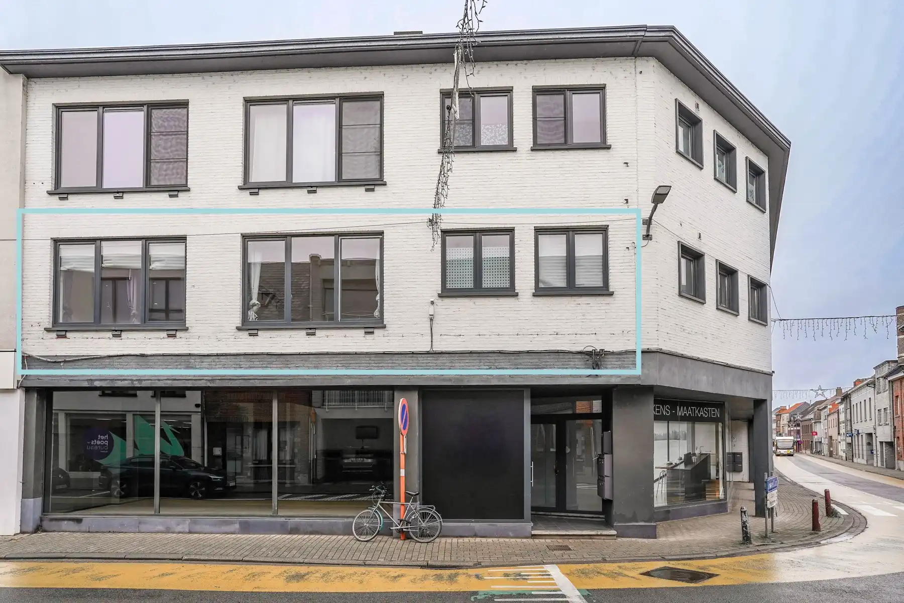 Compact appartement met private autostaanplaats te huur in centrum Londerzeel. foto {{pictureIndex}}