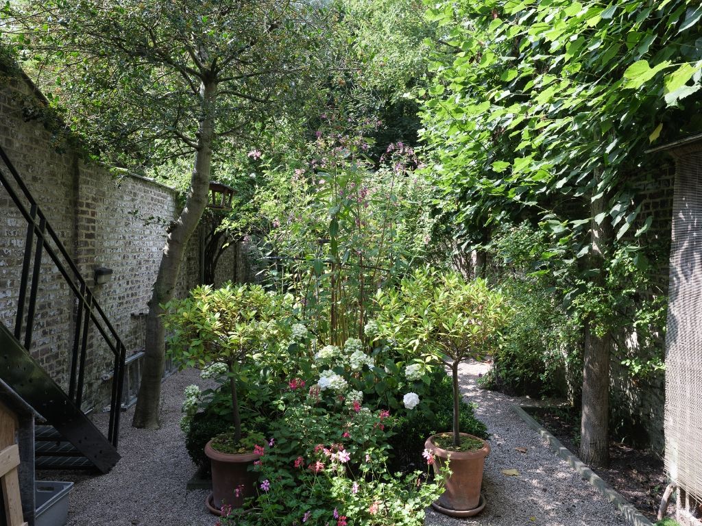 Karaktervolle burgerwoning met drie slaapkamers en een aangename, groene tuin op een uitstekende locatie in Gent. foto 22