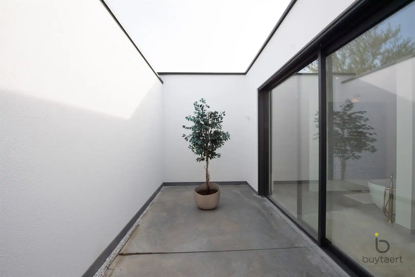 Knappe GELIJKVLOERSE villa + bijgebouw te Halle! foto 36