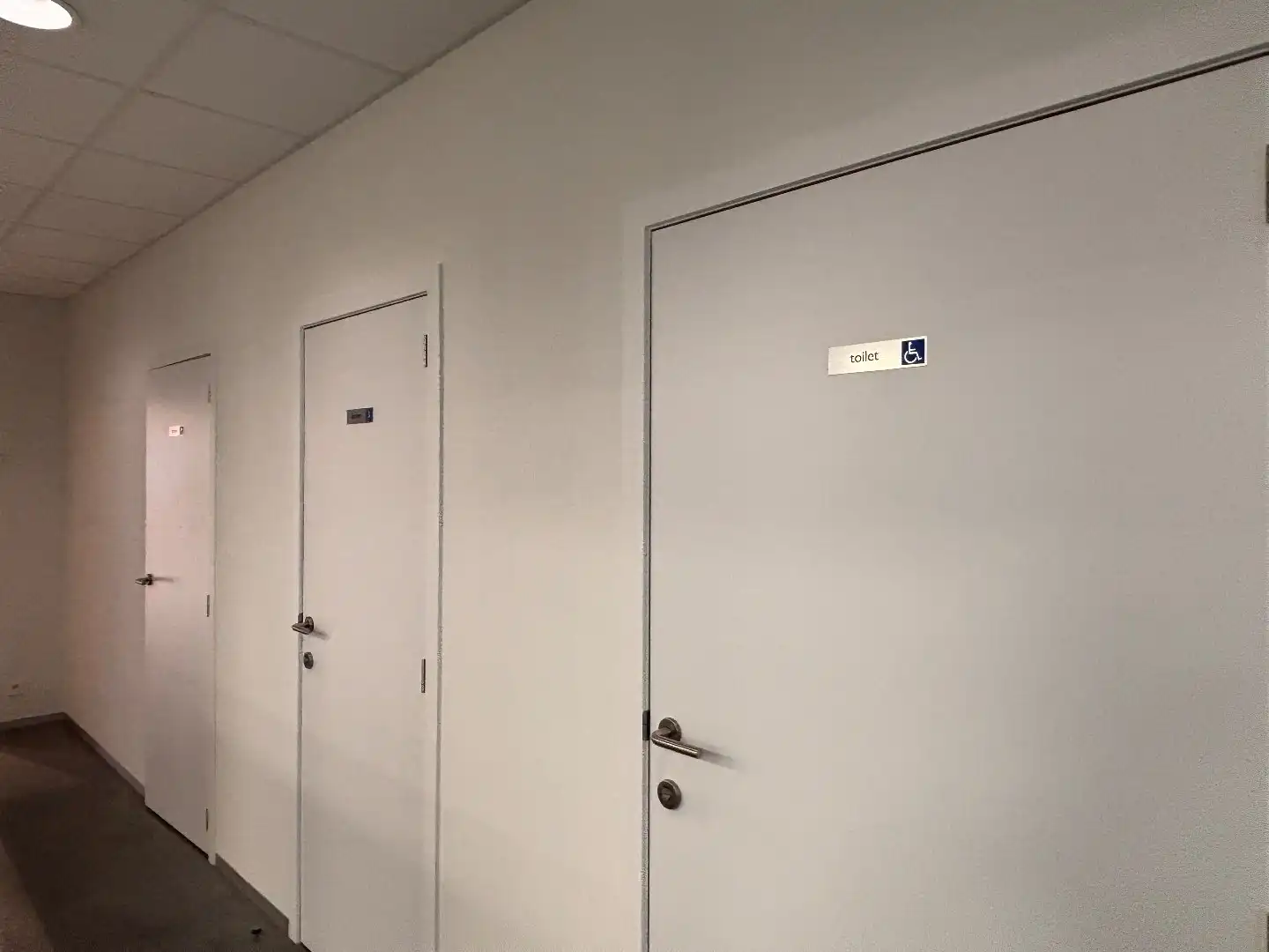 Modern en veelzijdig kantoorgebouw van 675m² te huur – Pottelberg foto 9