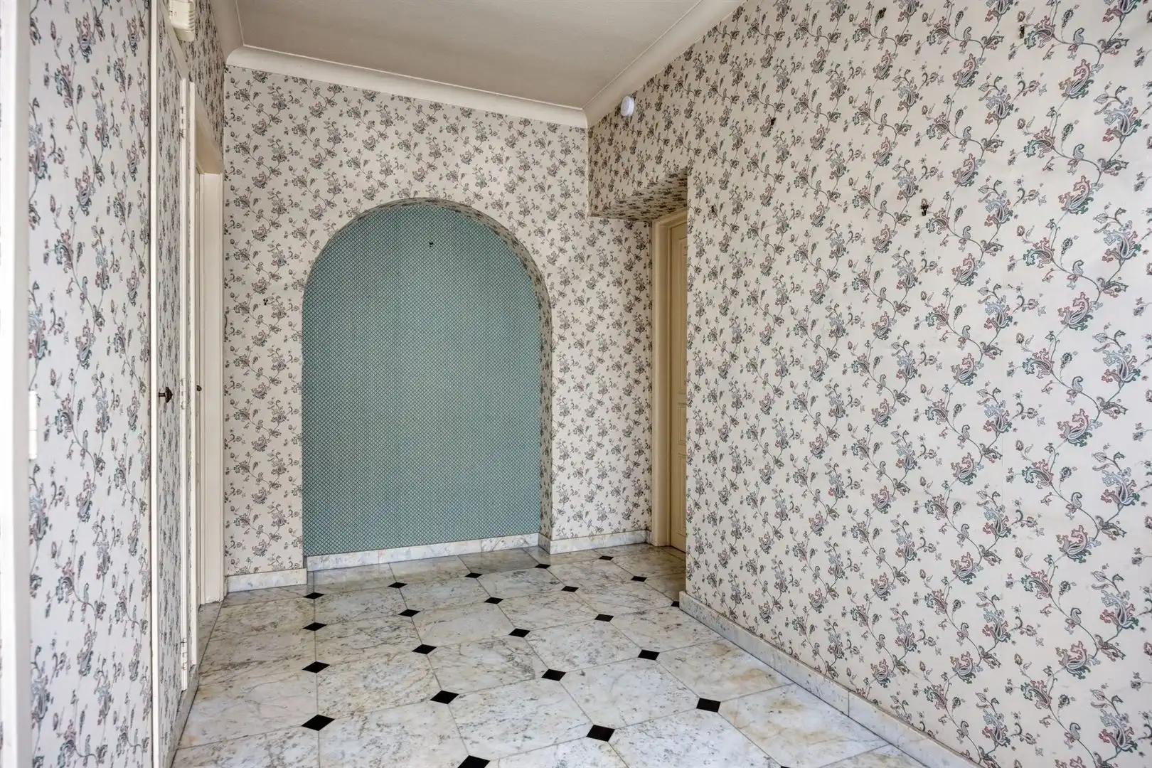 Villa met achterliggend kantoorgebouw foto 5