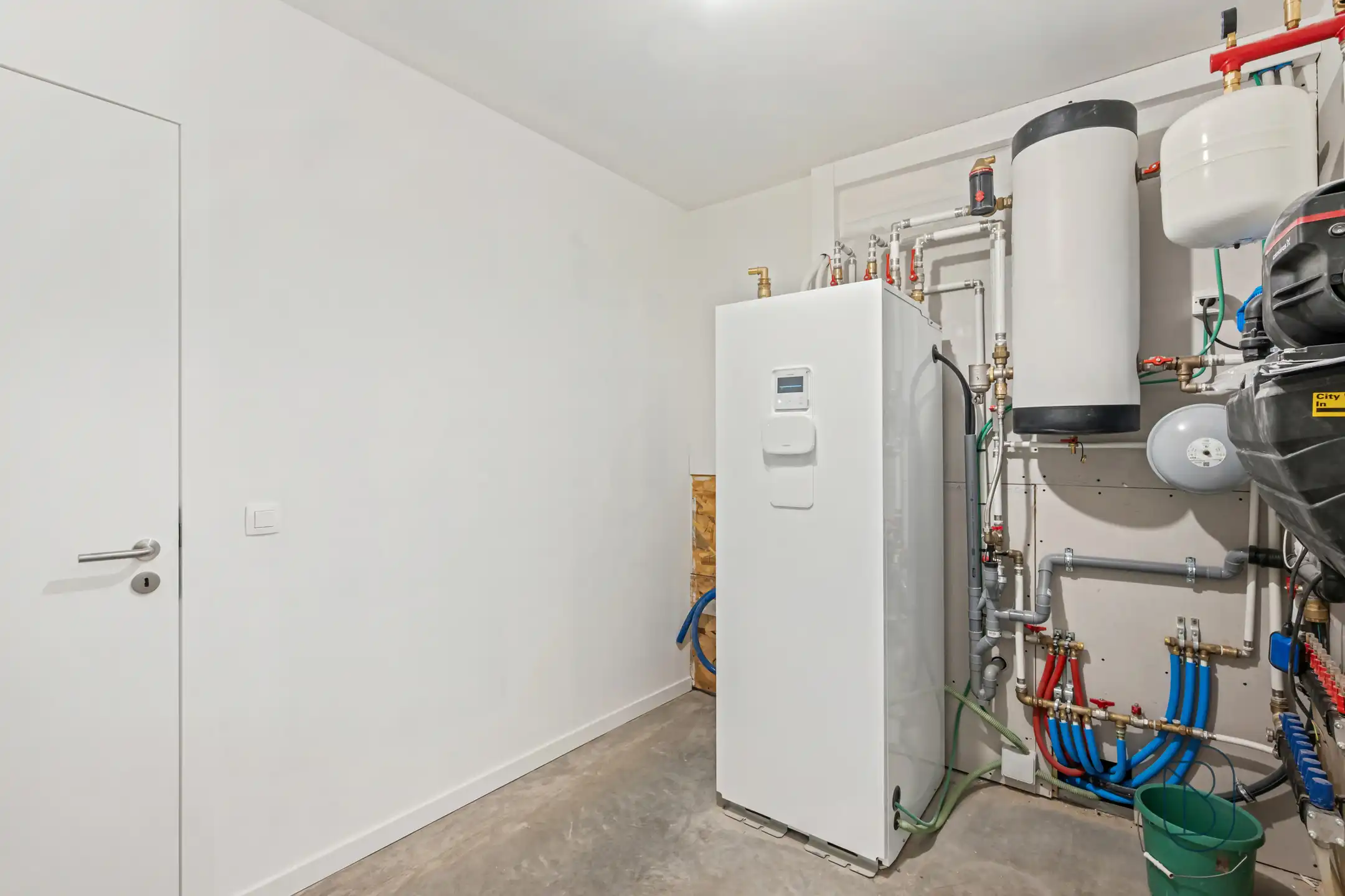 Rustig gelegen instapklare rijwoning met 3 slk en leuke tuin foto 18