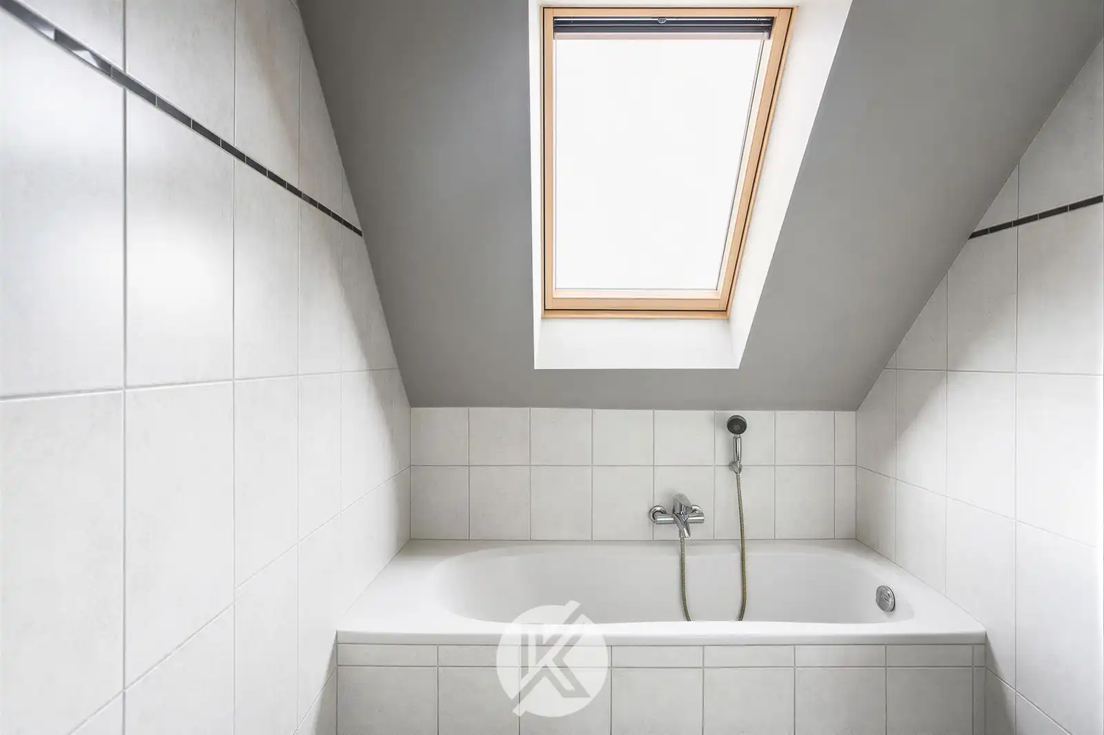 Moderne gezinswoning met aparte garage foto 20