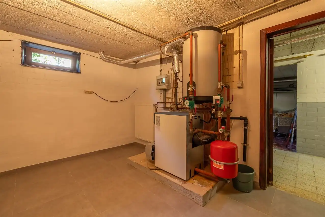 Vrijstaande gelijkvloerse woning, EPC D, 3 slpks op 9a42 met ruime kelder en inpandige garage foto 36