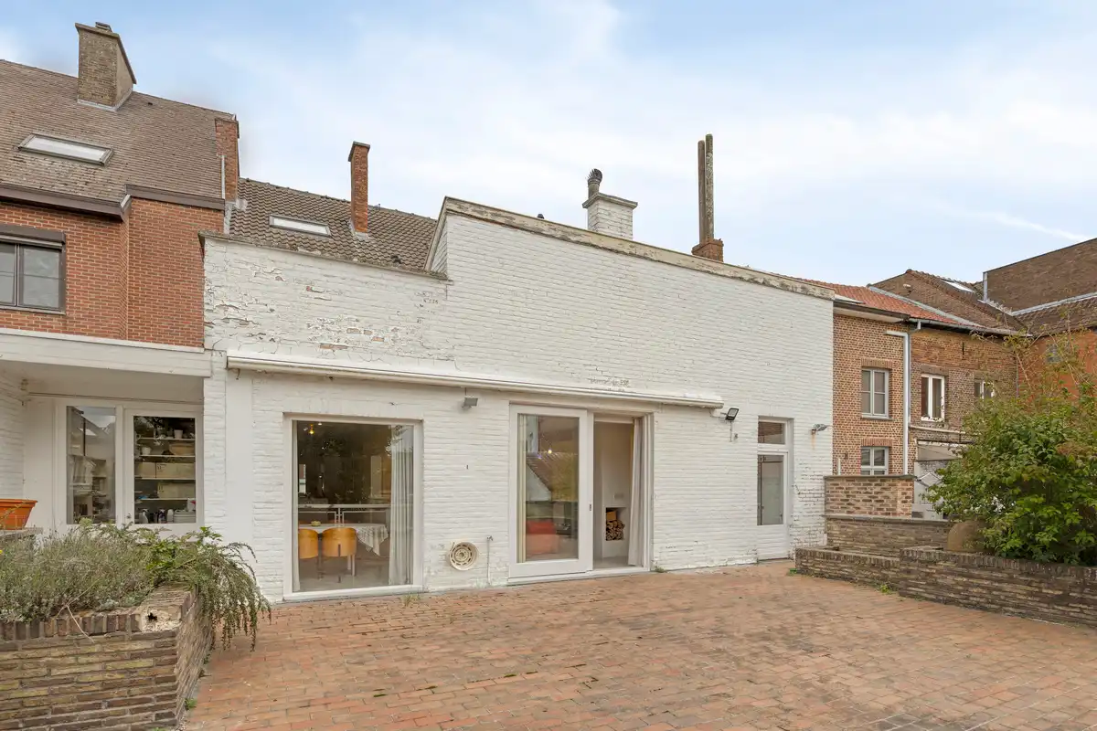 Karaktervolle stadswoning met handelsruimte, tuin en ruime garage in hartje Tongeren foto 23