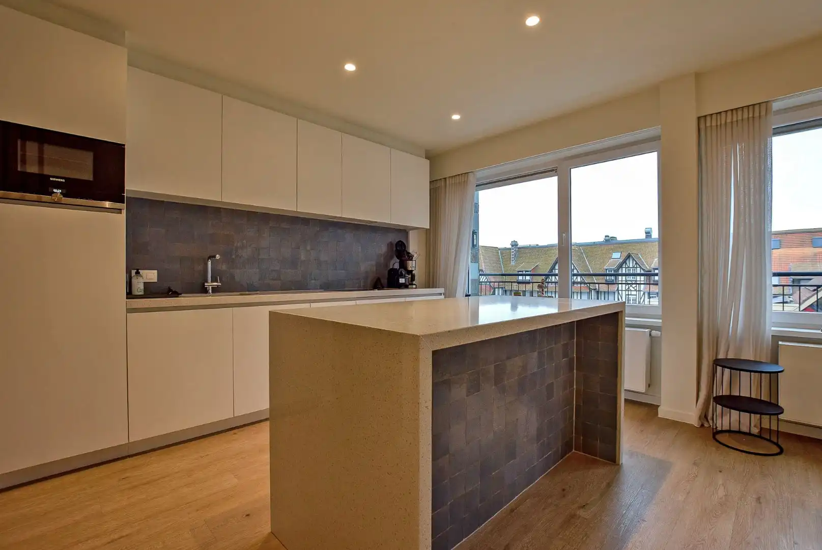 Gerenoveerd en gemeubeld 2-slaapkamerappartement gelegen in de winkelstraat van Nieuwpoort-Bad. foto 6