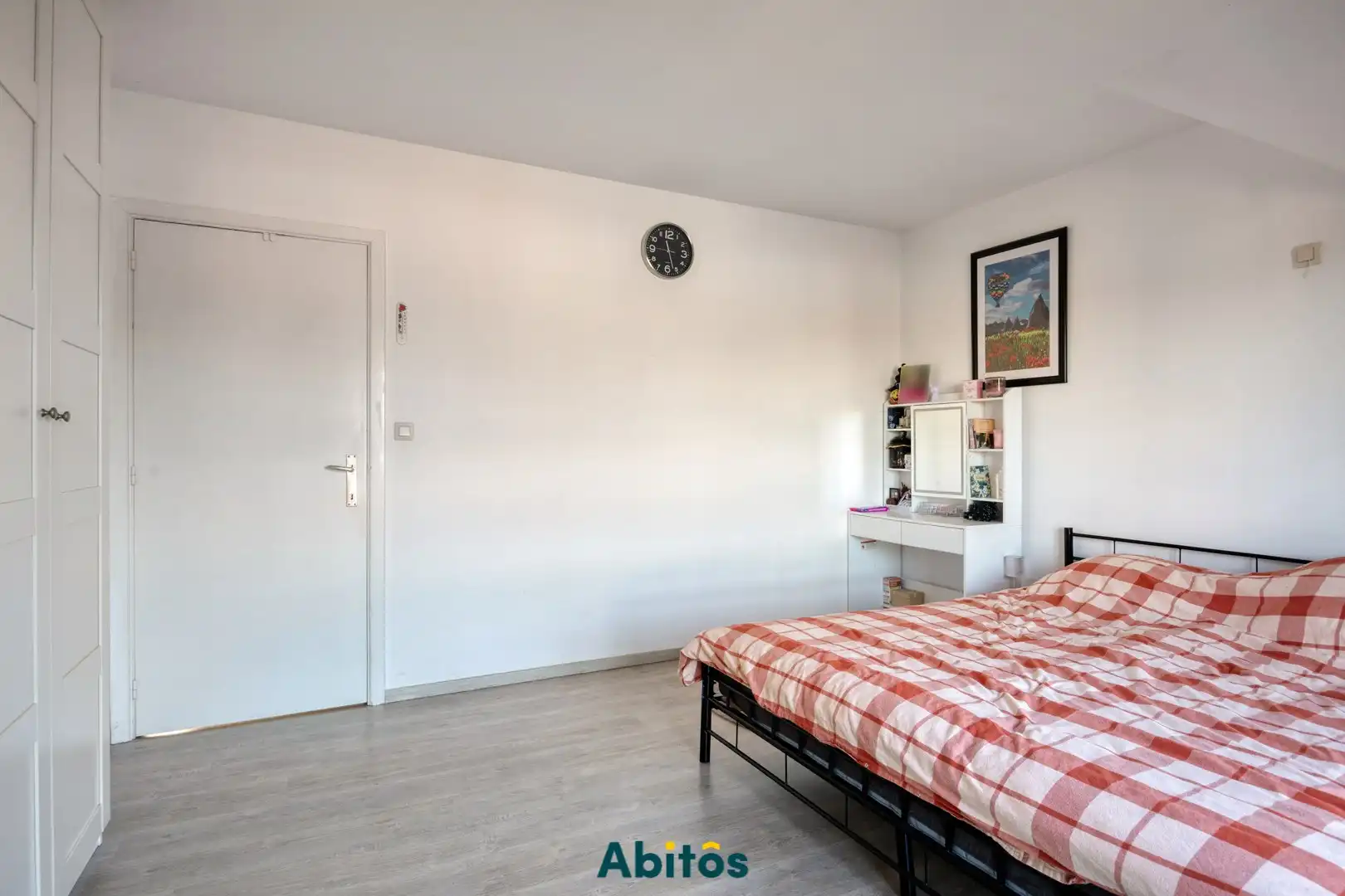 Halfopen woning met ruime opslagruimte foto 18