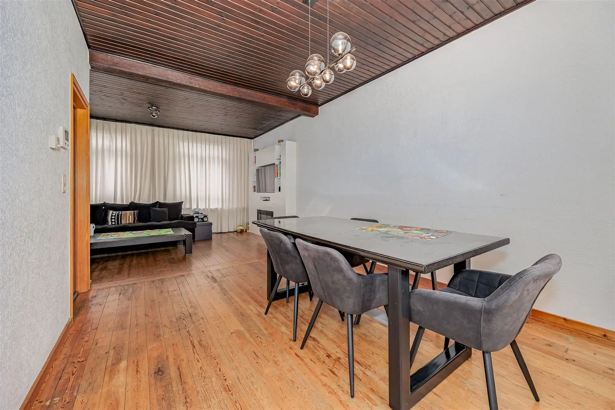 Woning met koer thans ingedeeld in 2 appt foto 3