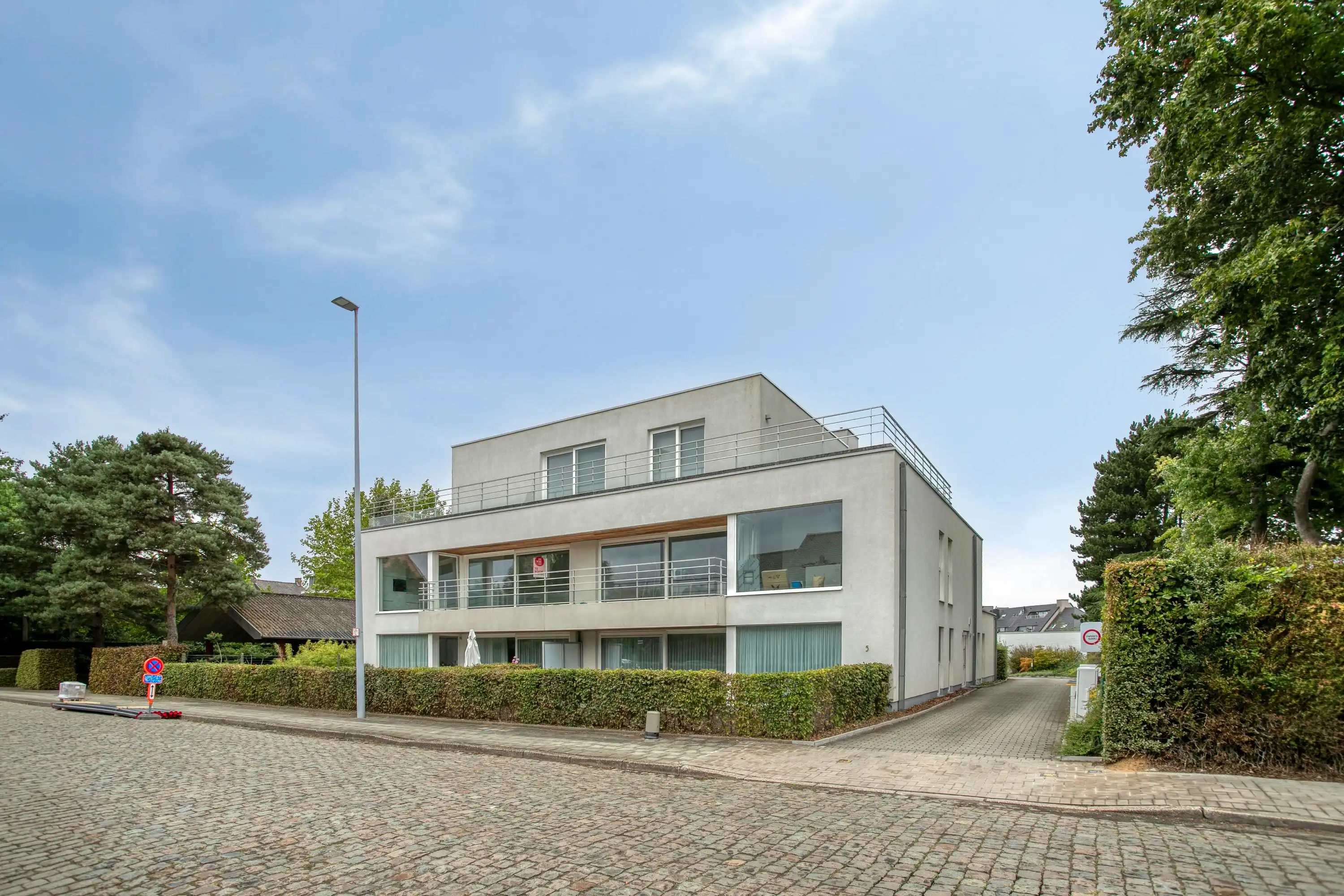 Instapklaar appartement met zonnig terras te koop in Rumbeke foto 13