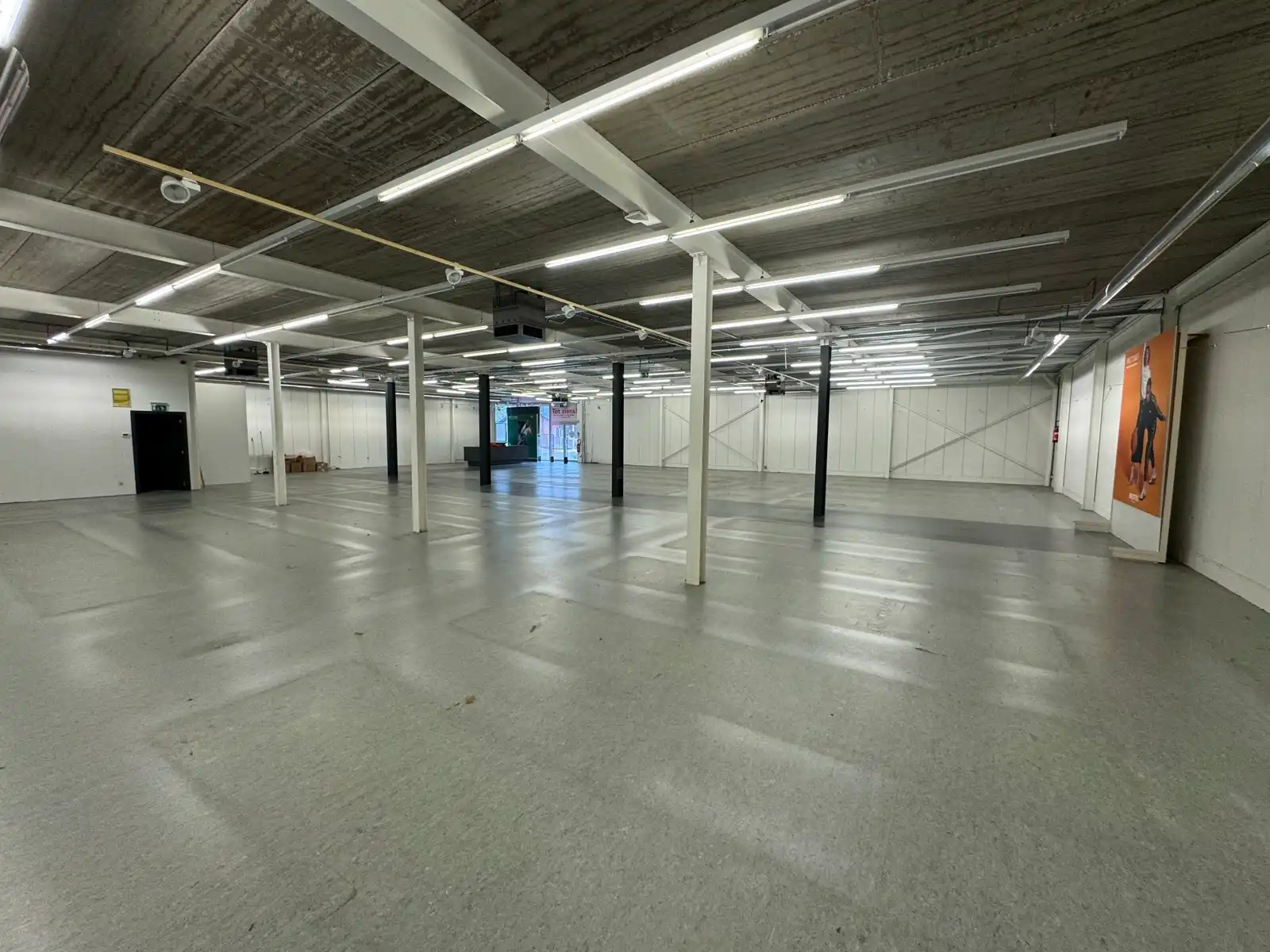 Commercieel pand te huur in Oudsbergen (ex-Bristol) foto 7