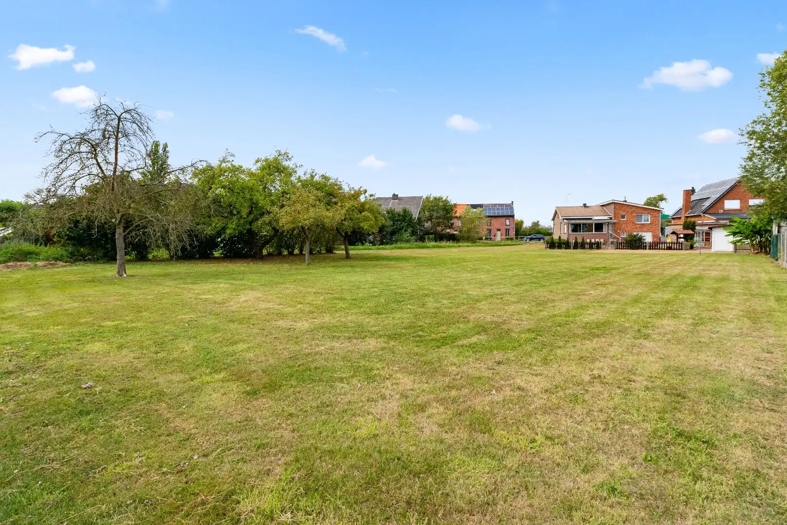 Open bebouwing op topligging met 3 slaapkamers en prachtige tuin foto 28