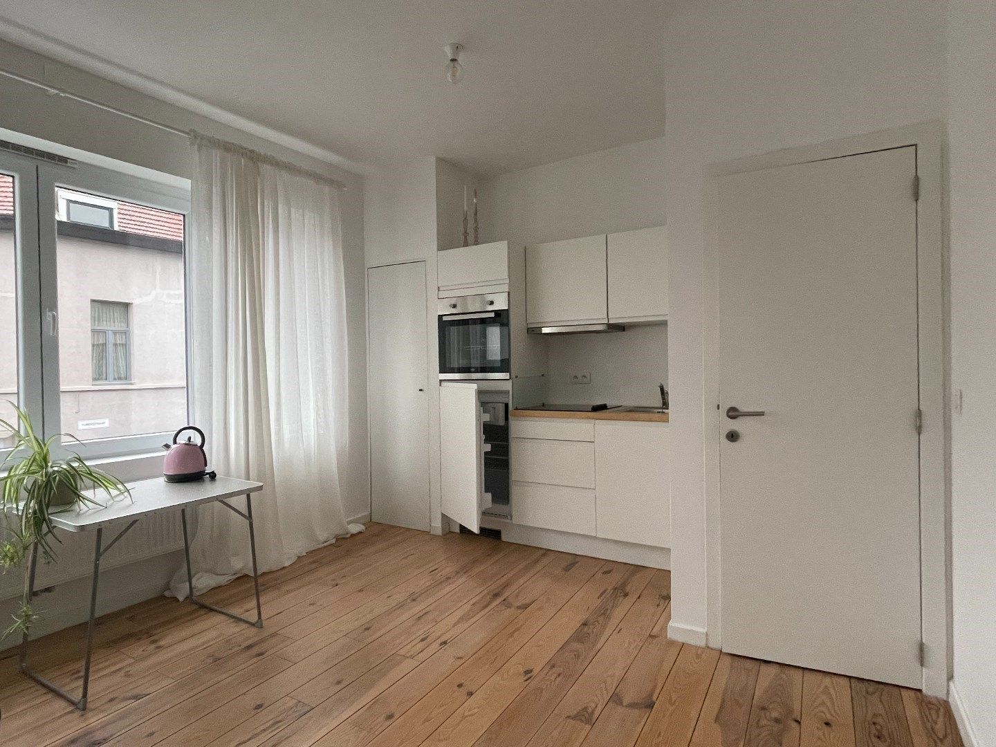 Trendy 1 slpk appartement met balkon foto 2