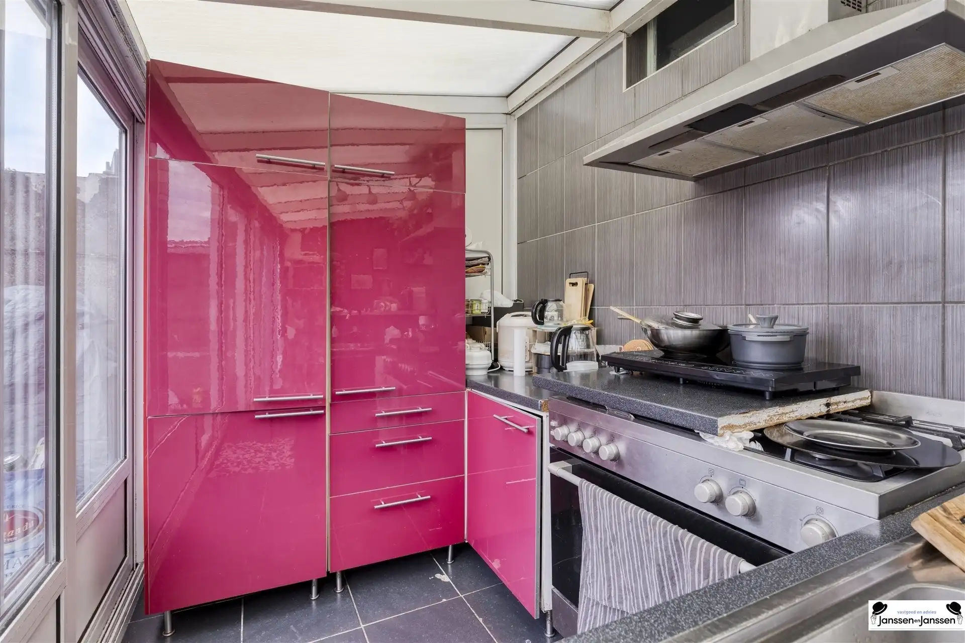 Welkom in deze charmante gezinswoning, ideaal gelegen in het hart van Wilrijk. foto 7