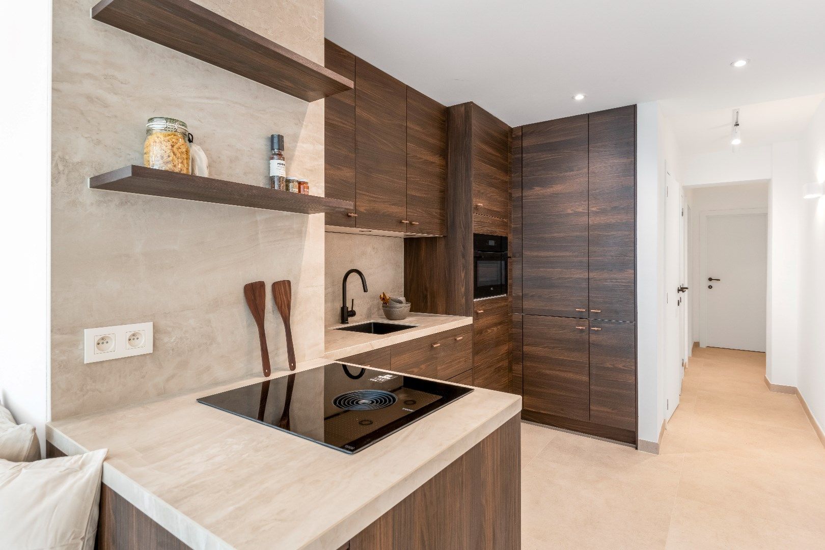 Zonnig, instapklaar appartement met prachtig zeezicht, gelegen op het Lichttorenplein. foto 11