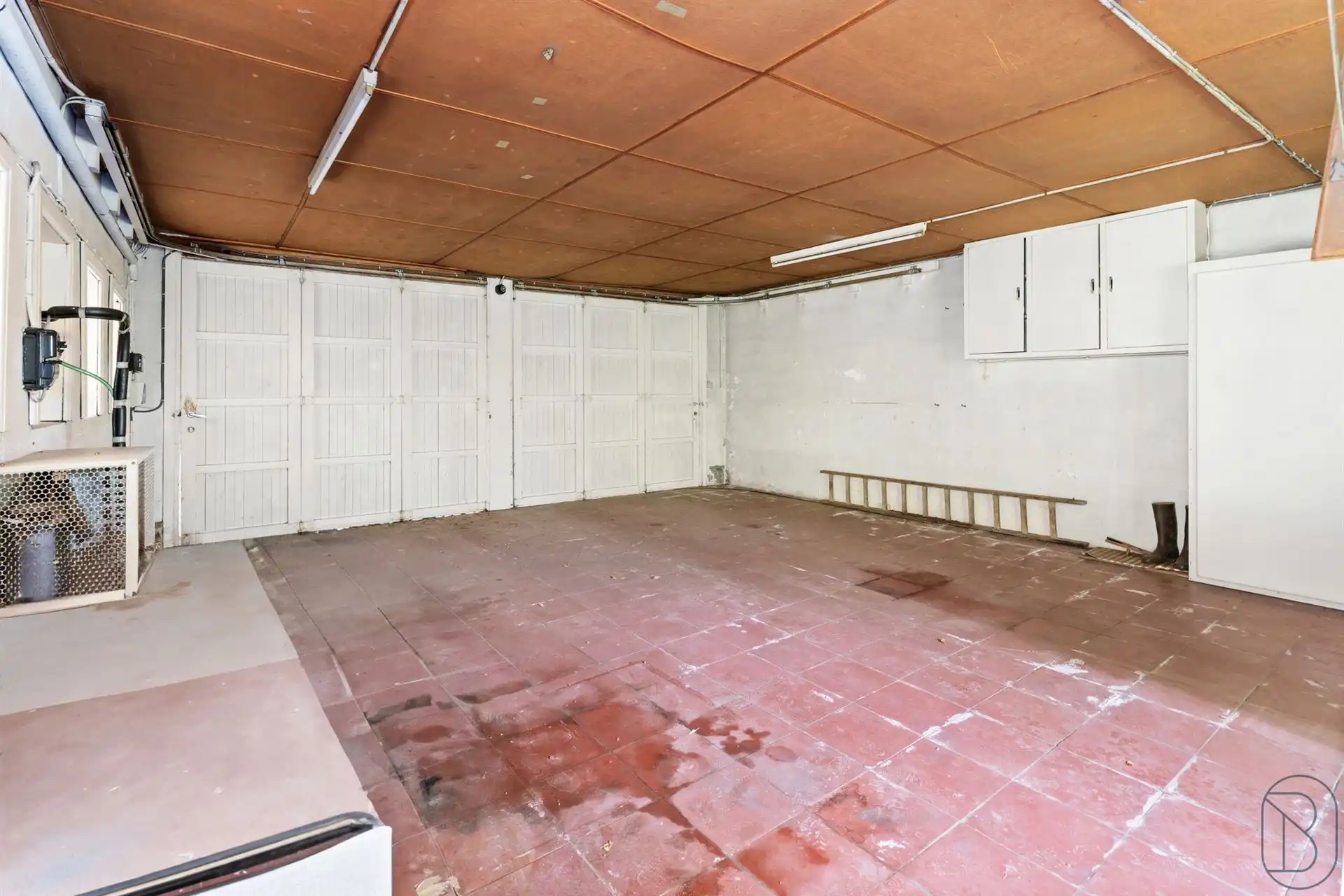 Te renoveren/af te breken villa met vergunning voor 8 app. foto 18
