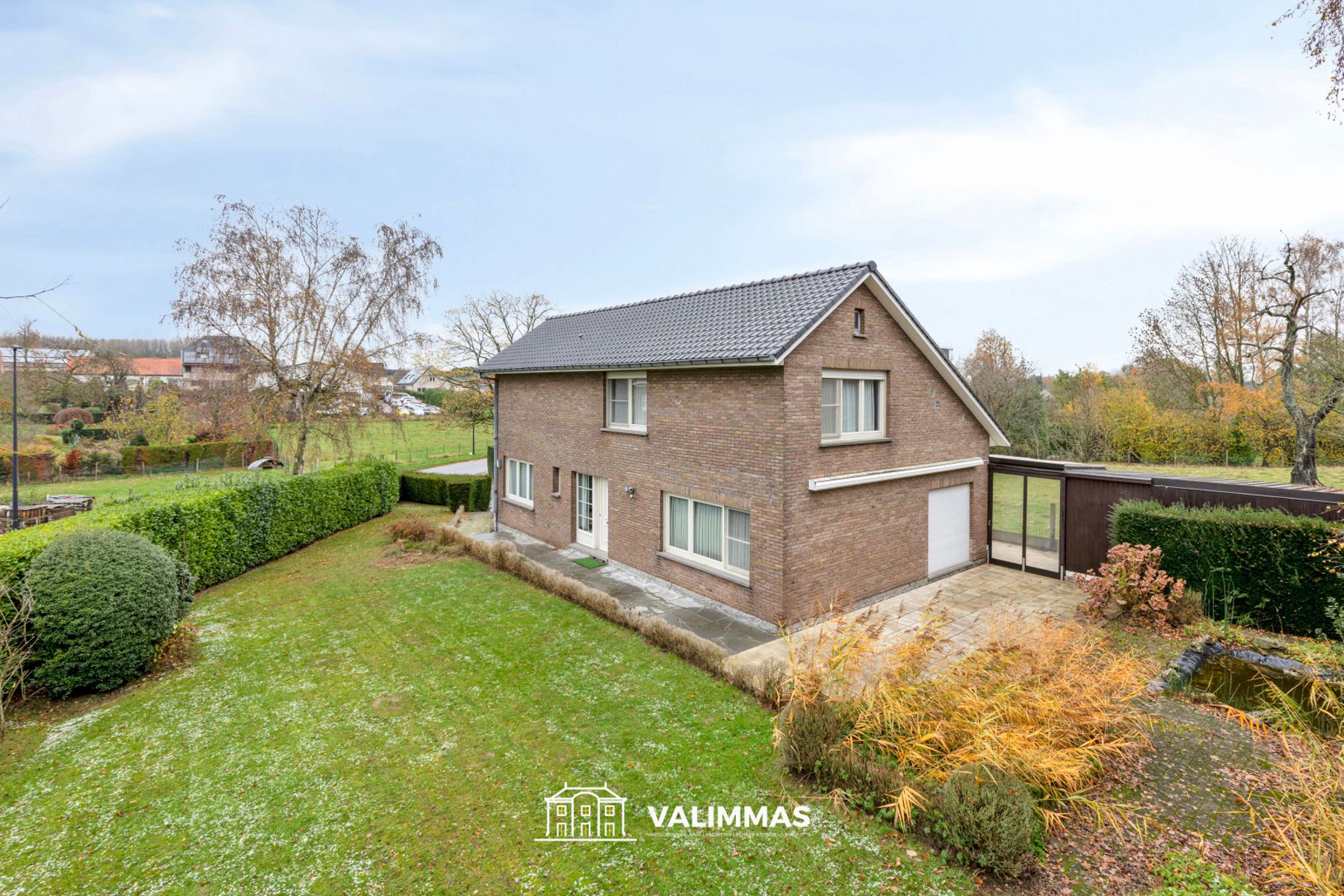 Ruime, alleenstaande woning met garage en prachtige tuin... foto 6