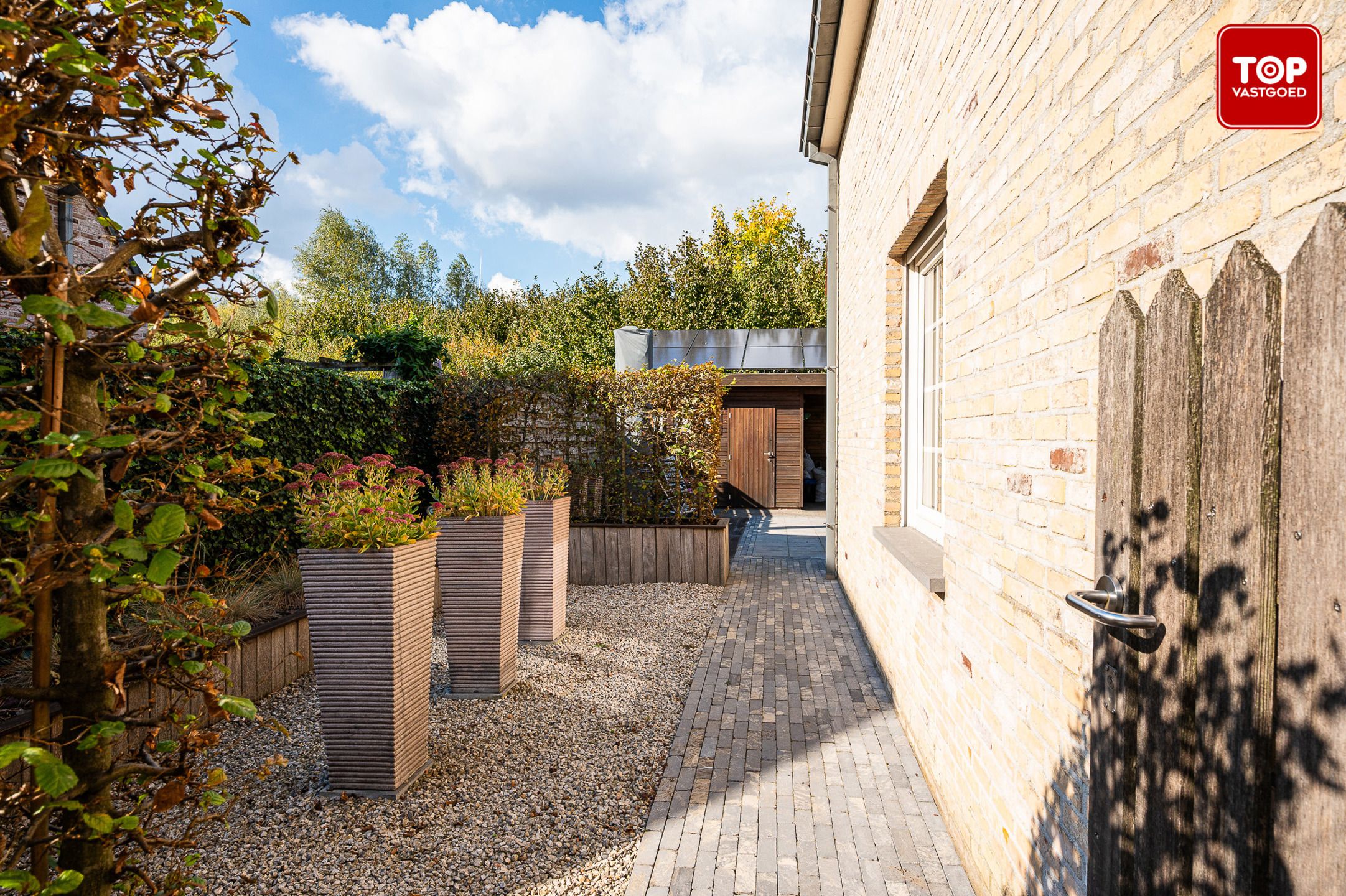 Instapklare woning in rustige straat met 3 slaapkamers, tuin en garage.  foto 2
