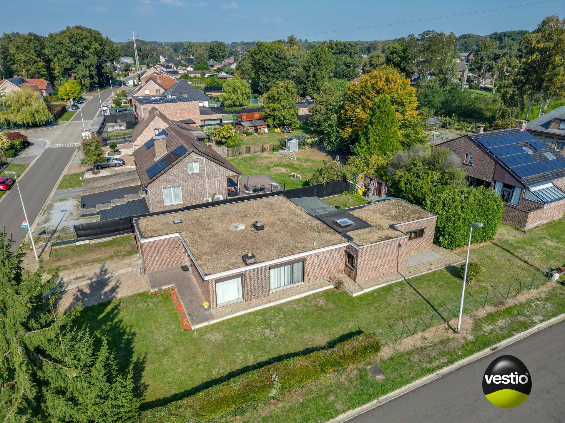 GELIJKVLOERSE BUNGALOW BOORDEVOL POTENTIEEL foto 35
