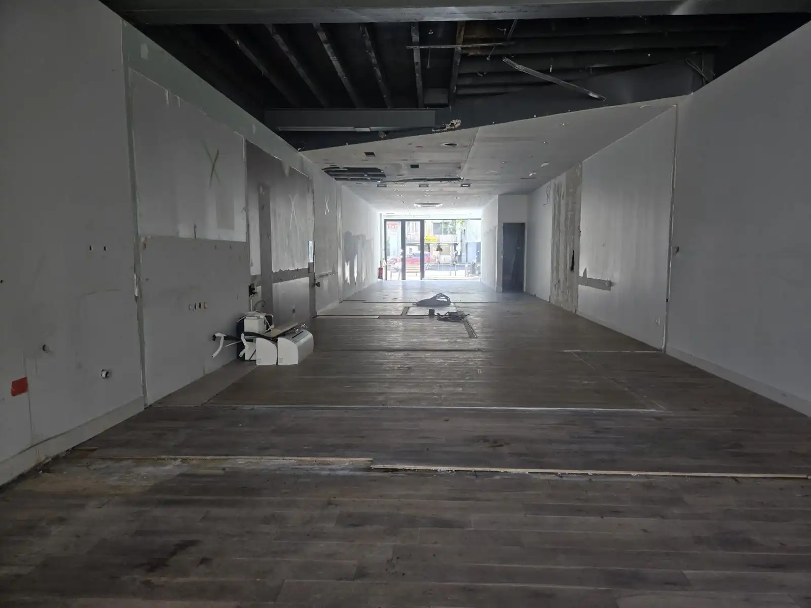 Commercieel pand met hoge vitrine in Mortsel foto 10