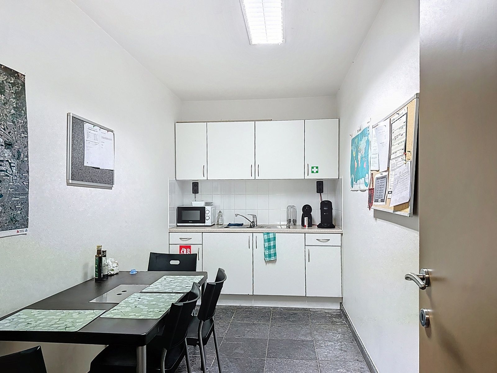 Hoekpand in centrum Aartselaar met veel lichtinval/ramen foto 11