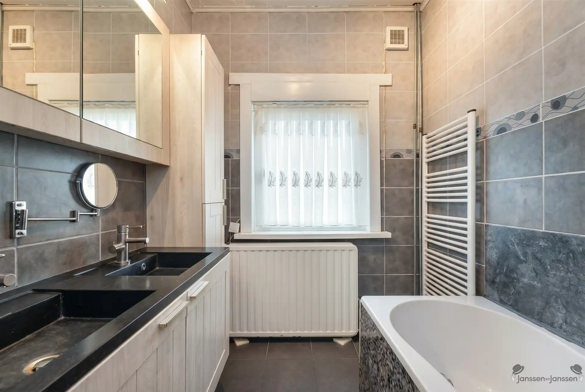 Woning met 3 (mog.4) slk, garage en ruime tuin in Brasschaat foto 7