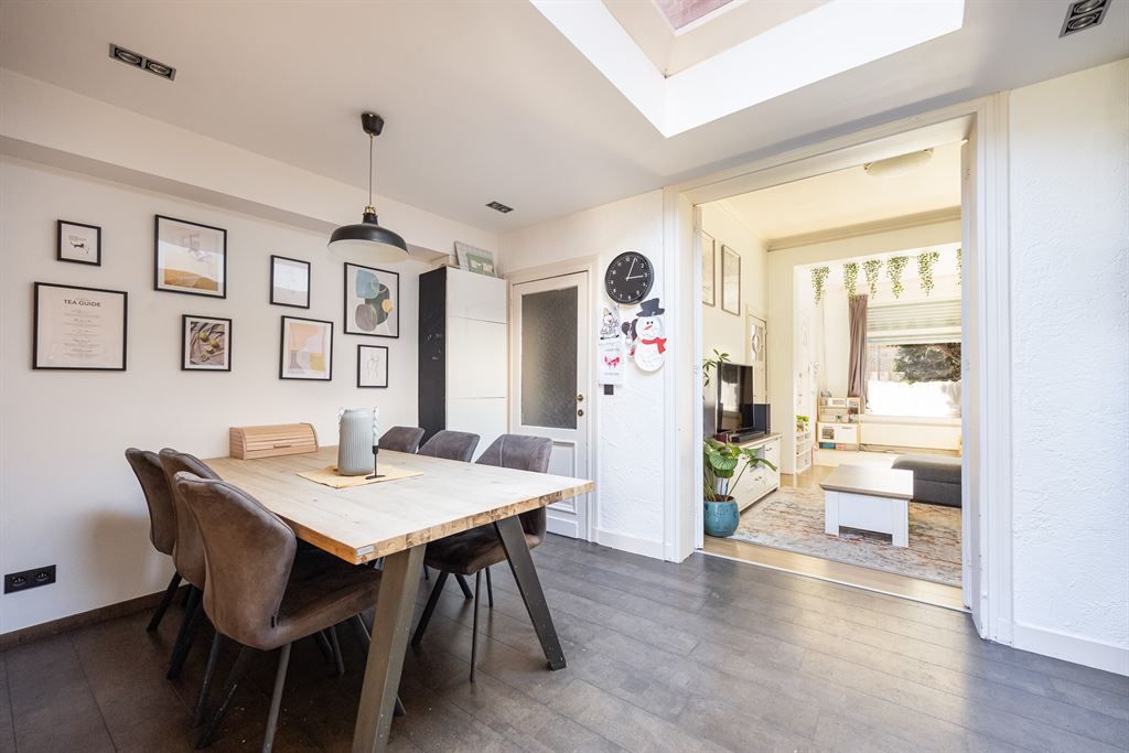 Authentieke woning met 4 slpk en grote tuin foto 8