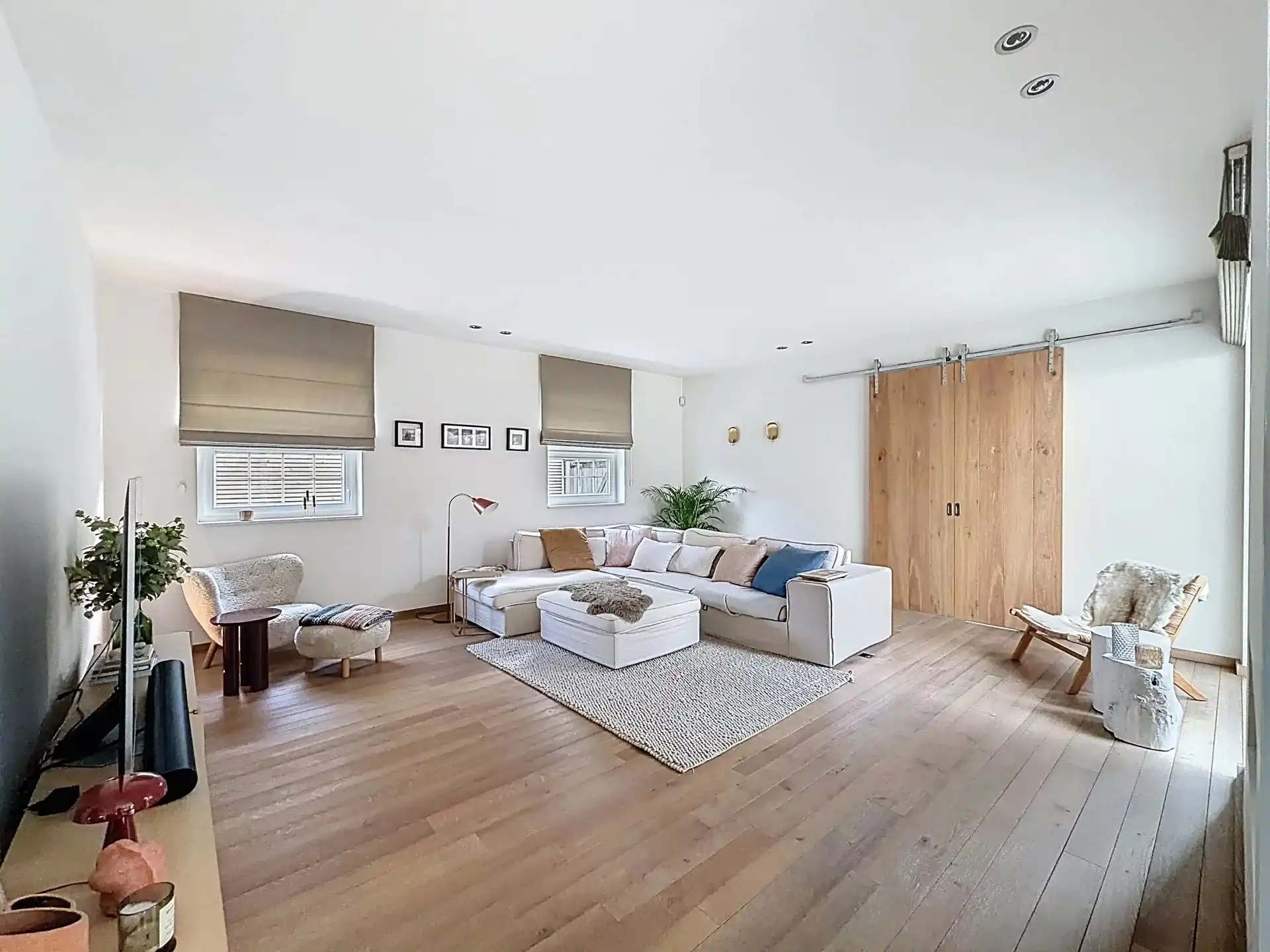 Prachtige luxueus ingerichte woning met 4 slaapkamers en 2 badkamers op een mooi perceel met bijgebouw. foto 9