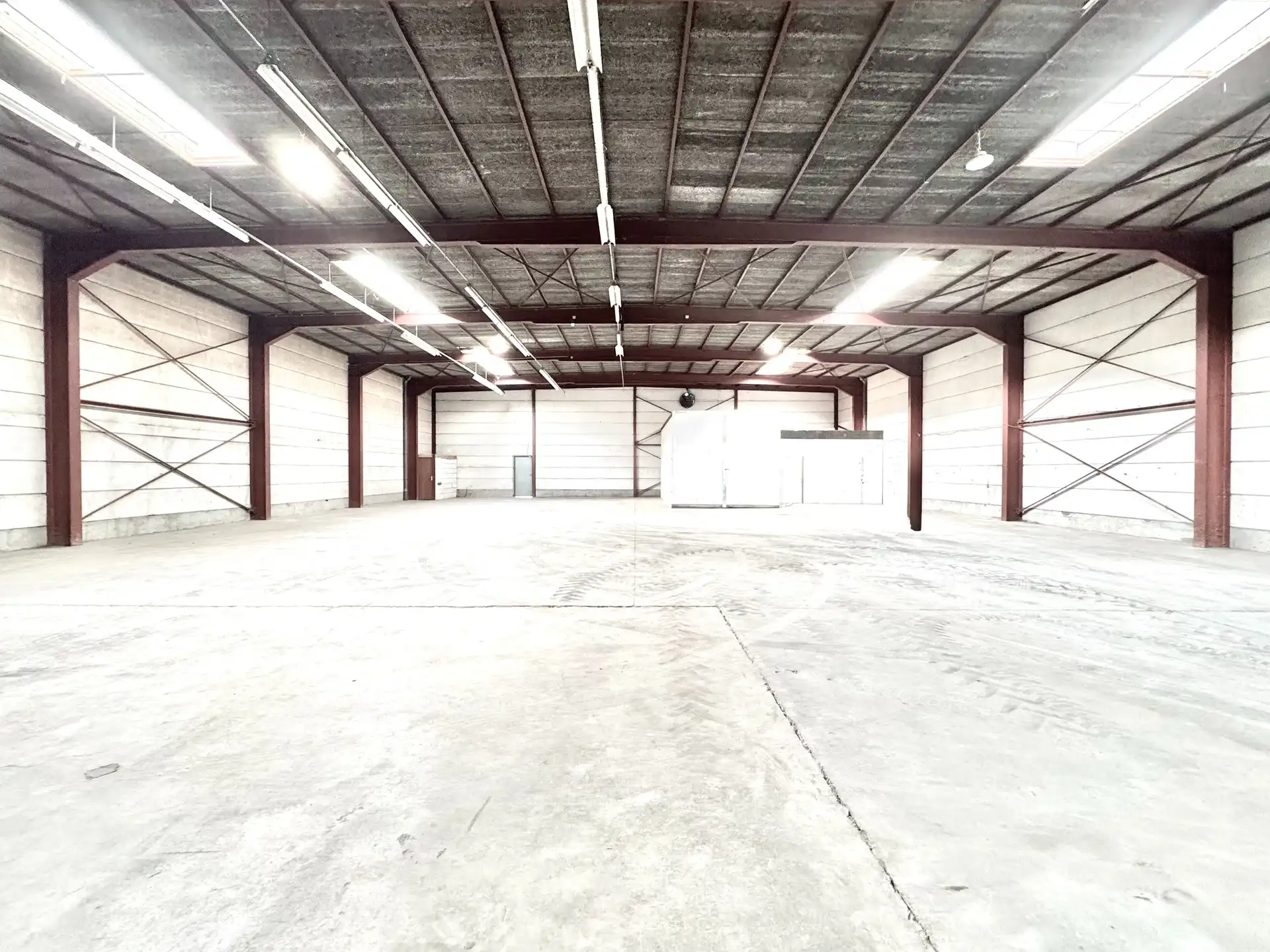 MAGAZIJNEN - BEDRIJFSGEBOUWEN OP EN MET GROND | 3.941 M² foto 3