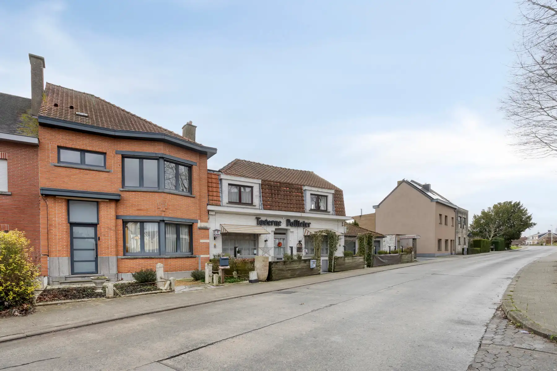 Hoofdfoto van de publicatie: veelzijdig handelshuis met woonst en appartement