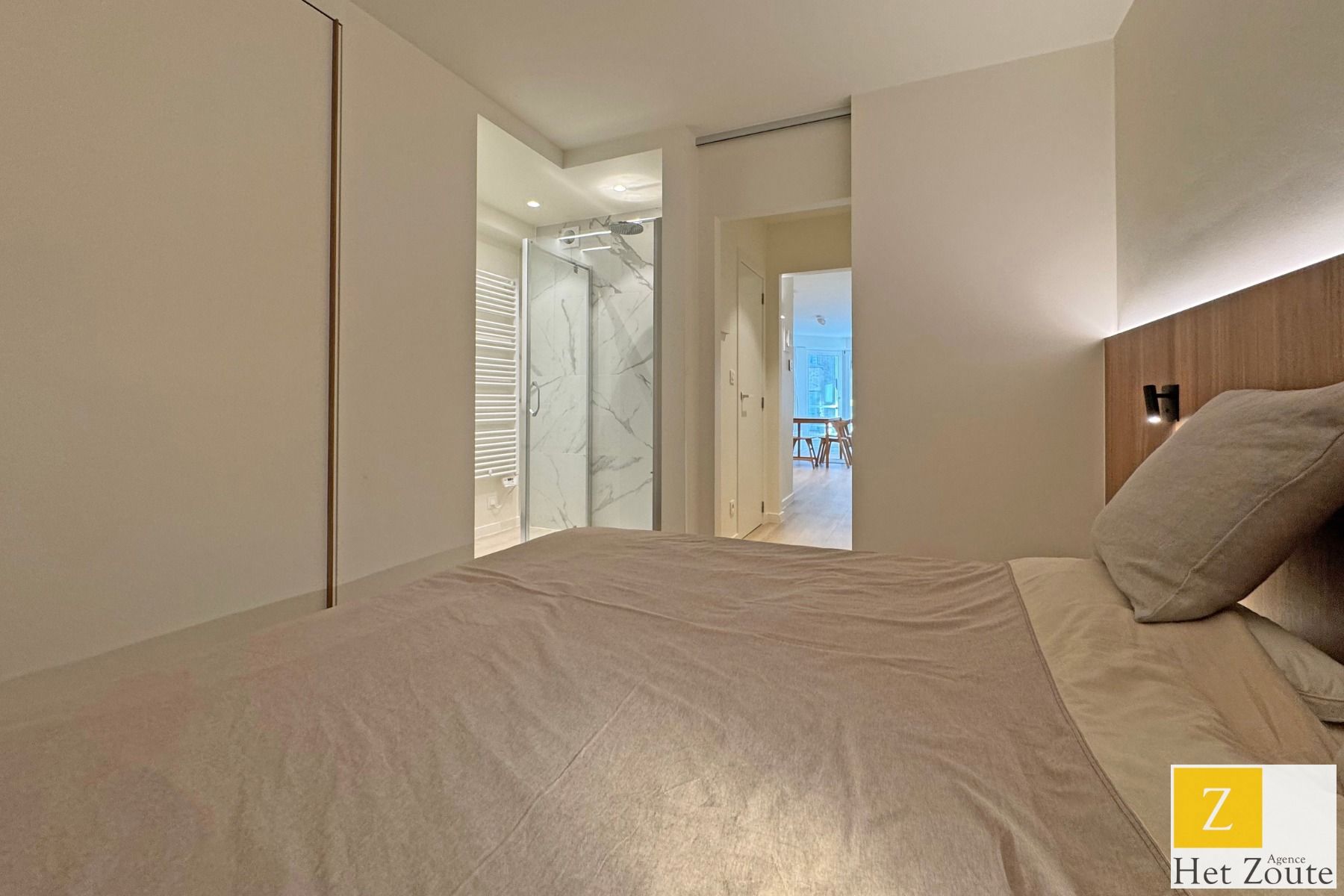Charmant gerenoveerd appartement met zijdelings zeezicht foto 11