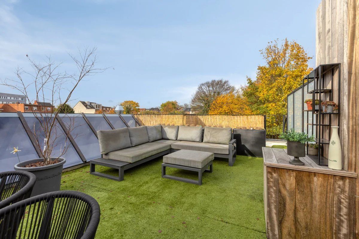 Zeer ruim handelspand met tuin en exclusief triplex  appartement met privé-lift en 2 slaapkamers, garage en staanplaats. foto 34