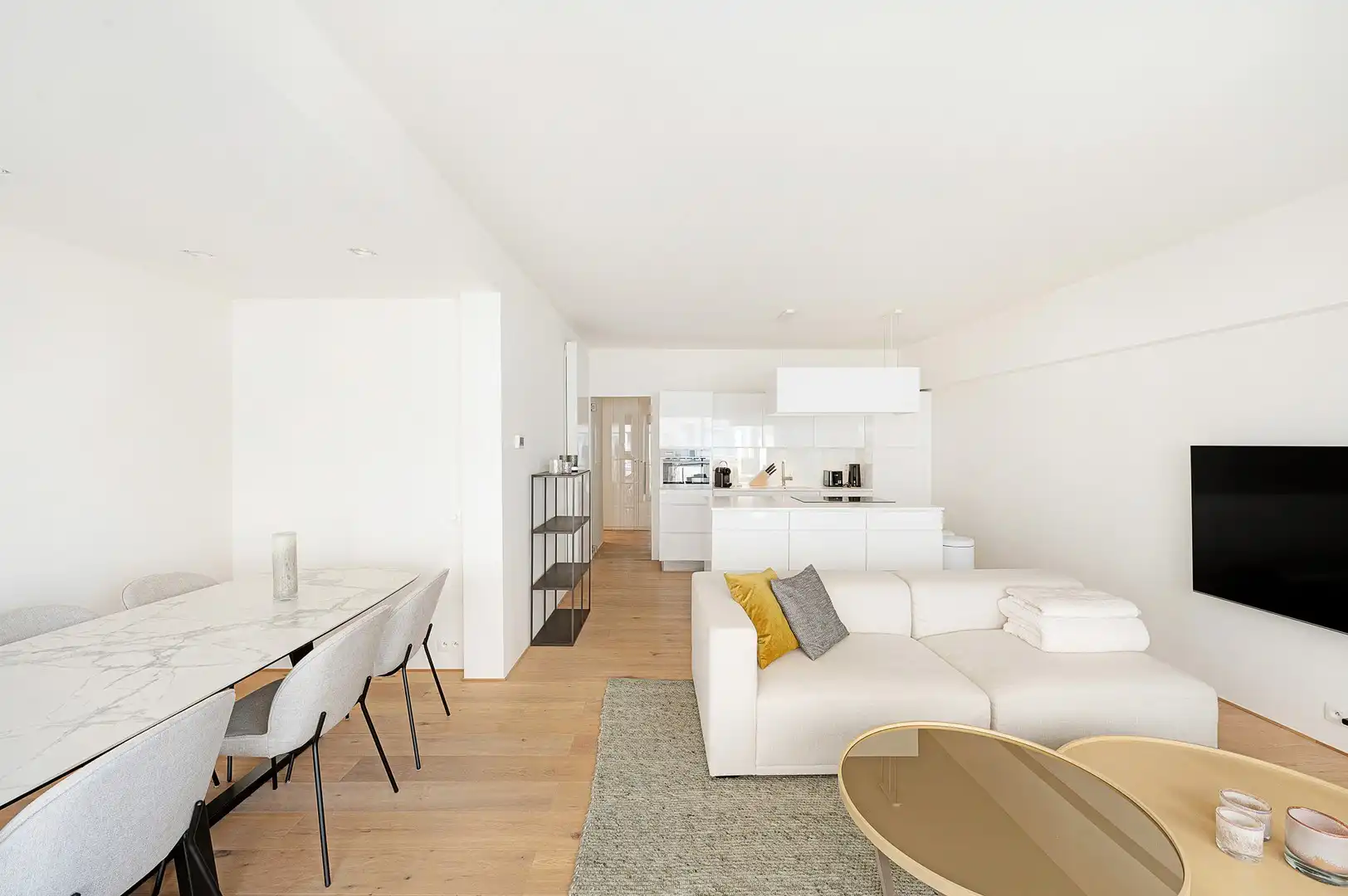 Hedendaags appartement genietend van zijdelings zeezicht, vlakbij de zee. foto 10