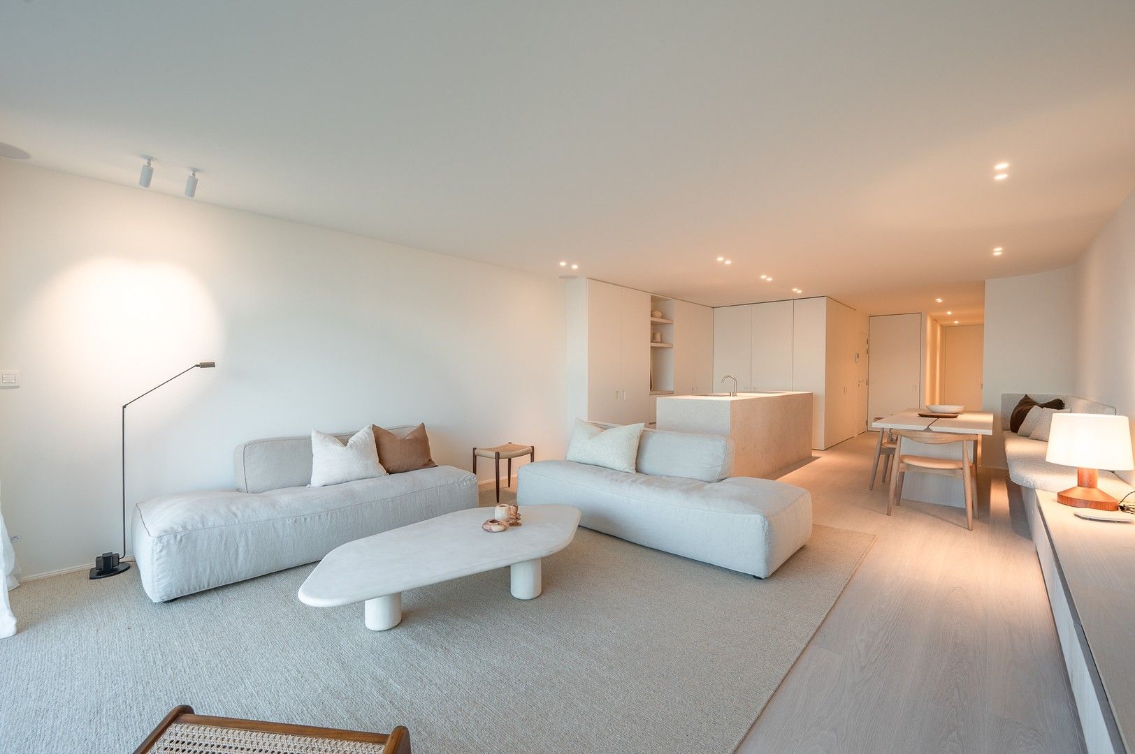 Magnifiek appartement op de wandeldijk in het Zoute, met adembenemend frontaal zeezicht. foto 3