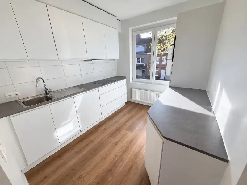 --- NIEUW --- Mooi duplex-appartement met 2 slaapkamers en zeer groot dakterras. foto 6