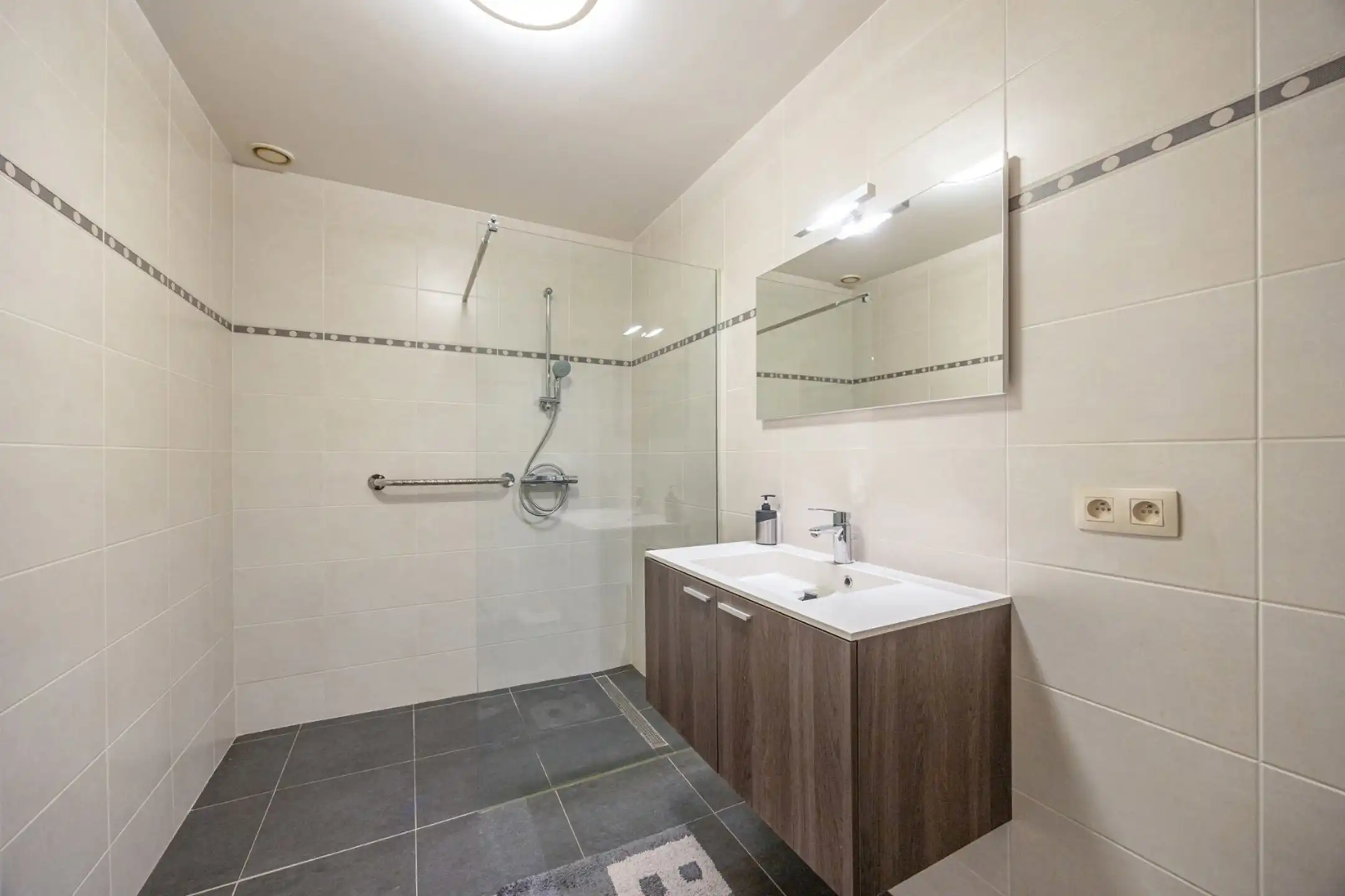 Gelijkvloers appartement met één slaapkamer foto 10