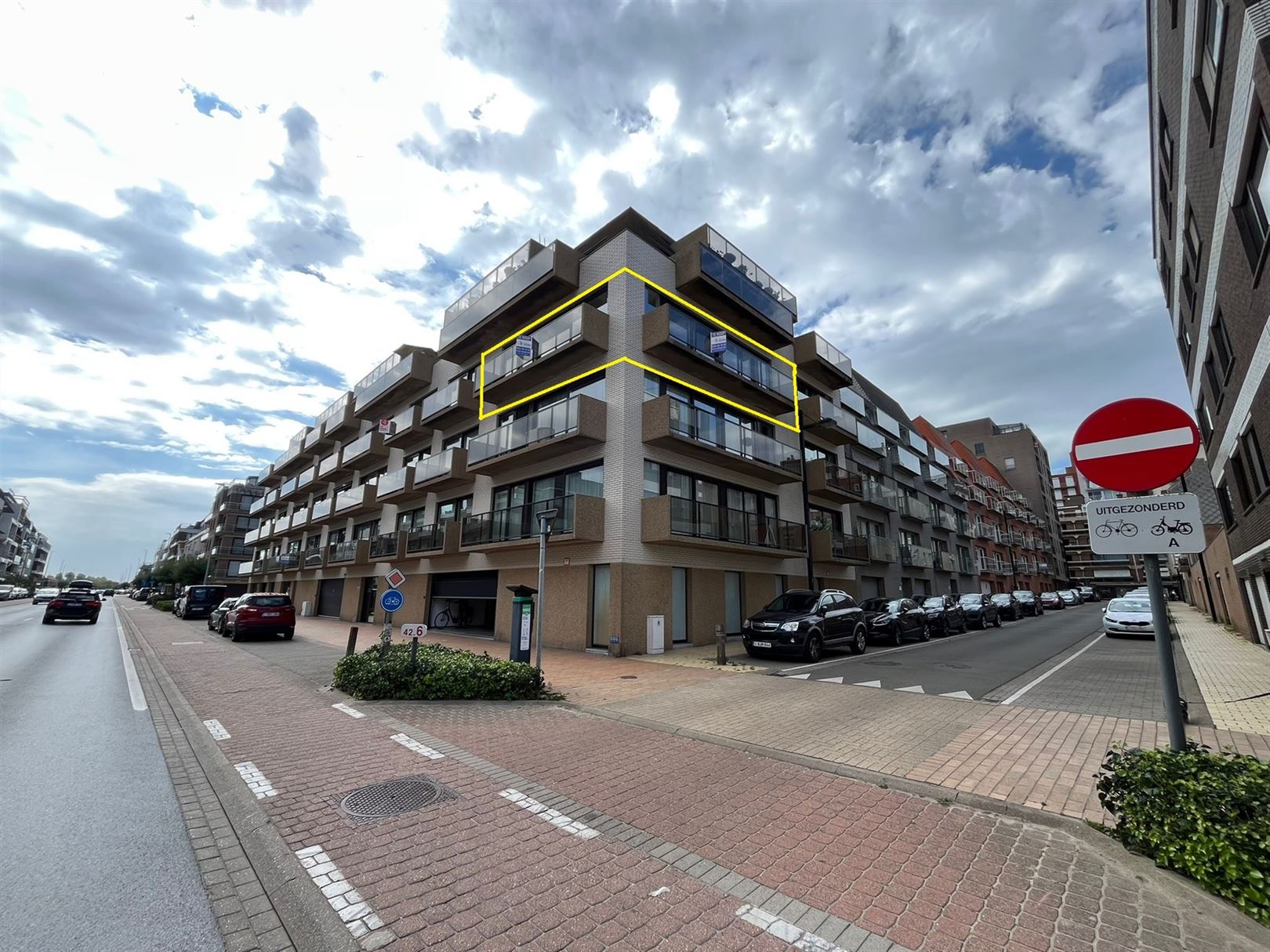 hoekappartement foto {{pictureIndex}}