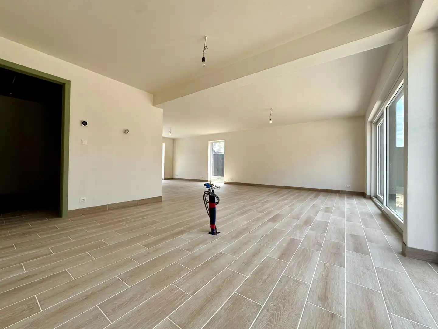 Nieuwbouwwoning in doodlopende straat, vlakbij centrum Deerlijk foto 4