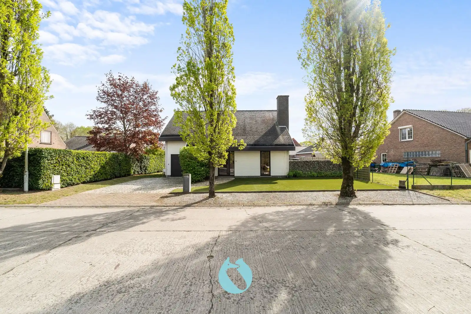 Hoofdfoto van de publicatie: Leuke villa met zwembad en tuinkantoor te Destelbergen