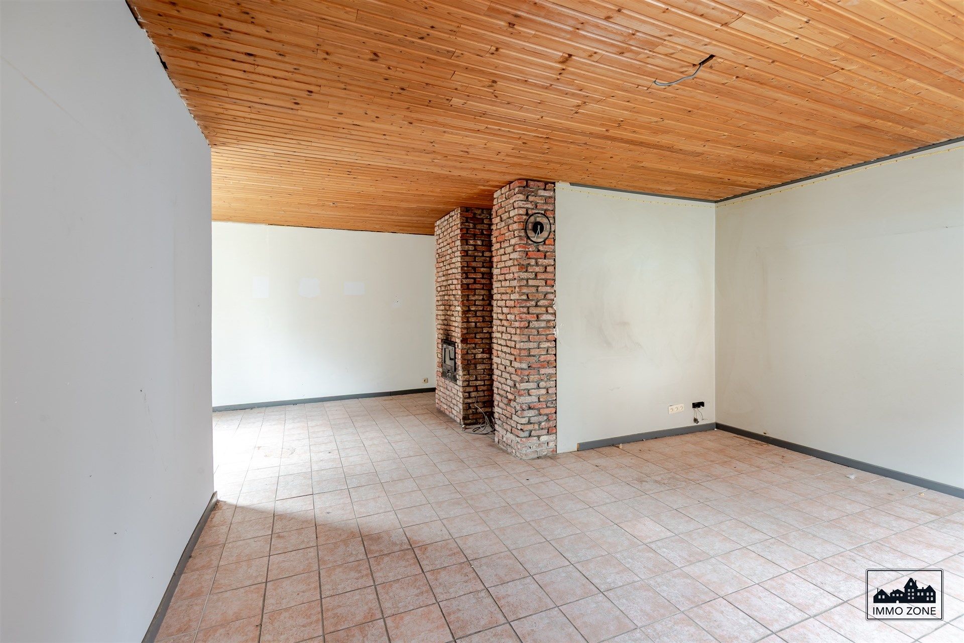 Te renoveren woning in centrum Hamme met veel potentieel foto 4