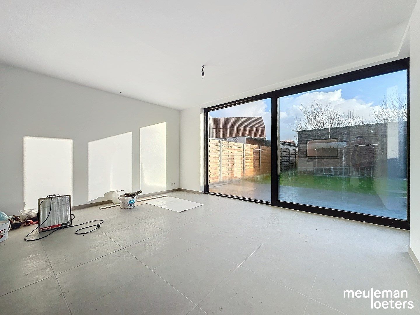 Ruime nieuwbouwwoning met fietsendoorgang foto 4