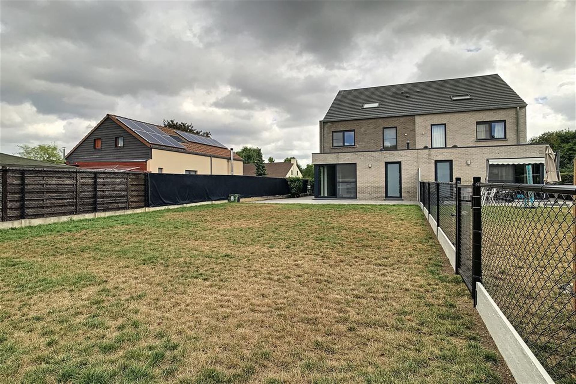 Moderne Halfopen Bebouwing met 5 Slaapkamers  foto 33