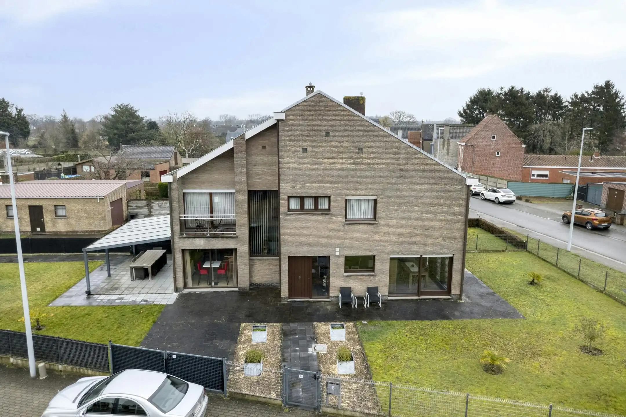 Huis met 3 ruime slaapkamers + bureau te Sijsele (Damme) foto 2