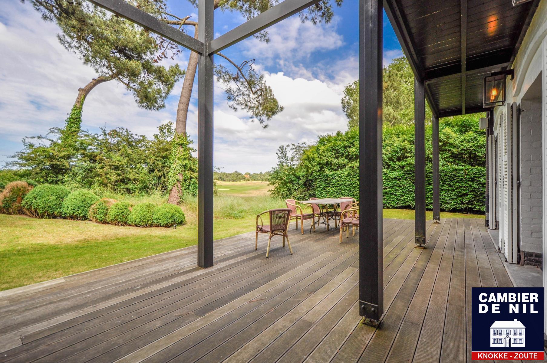 Ongemeubelde villa met zicht op de golf foto 3