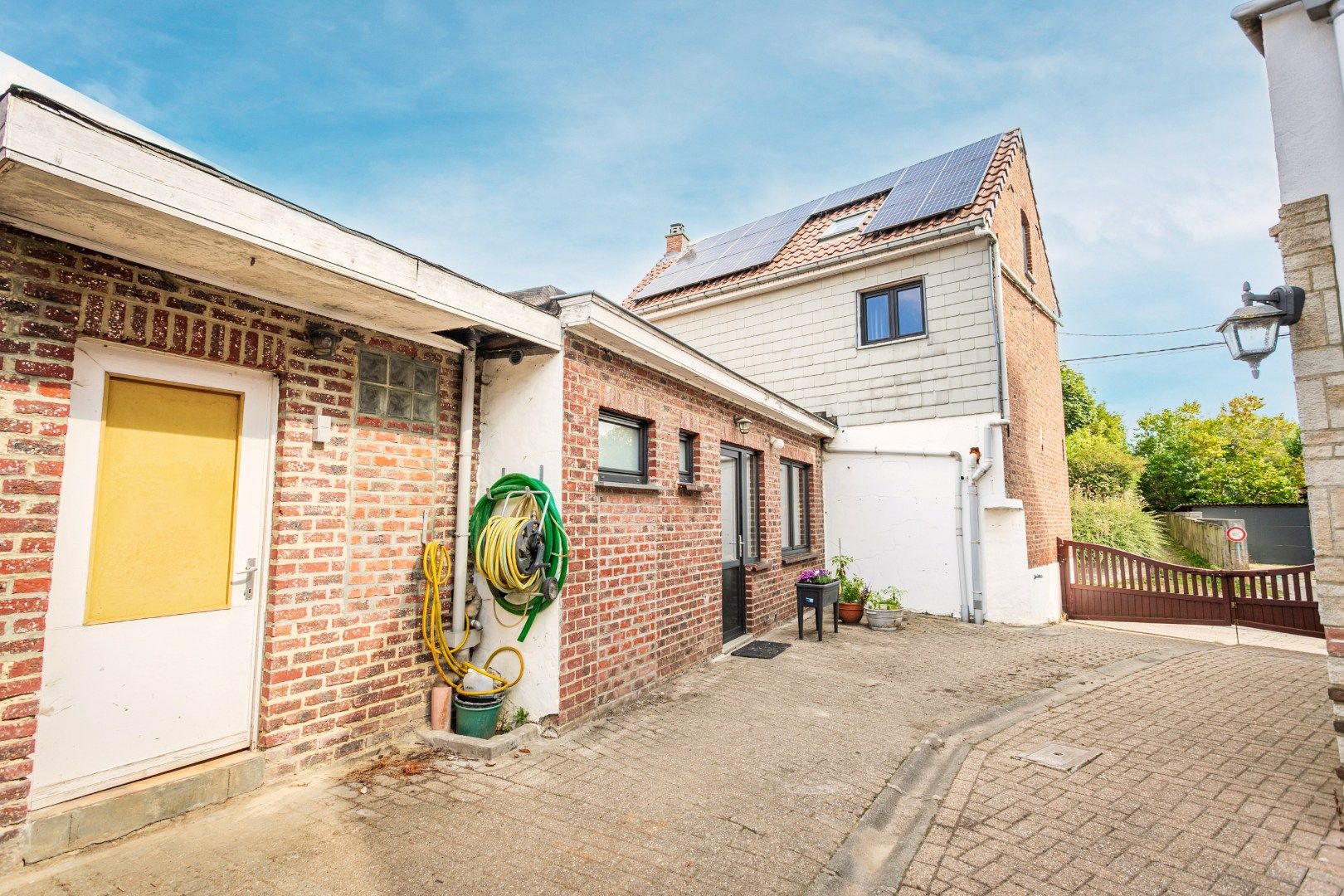 Instapklare woning op 9a30, met 3 slpks, garage en tuin  foto 12