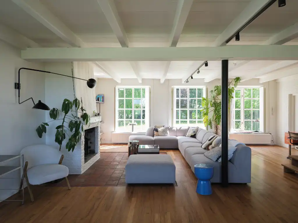 Breskens – Uitzonderlijke eigendom waar authenticiteit, karakter en strakke architectuur naadloos in elkaar samenvloeien op een exclusieve locatie tussen de velden en op een boogscheut van het strand. foto 4