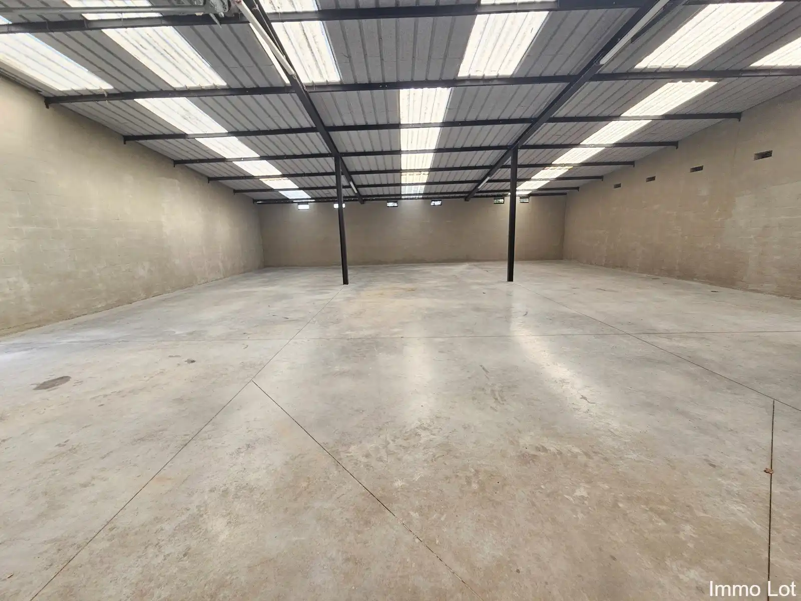 Ruim magazijn van 990 m² met flexibele huurmogelijkheden foto 2