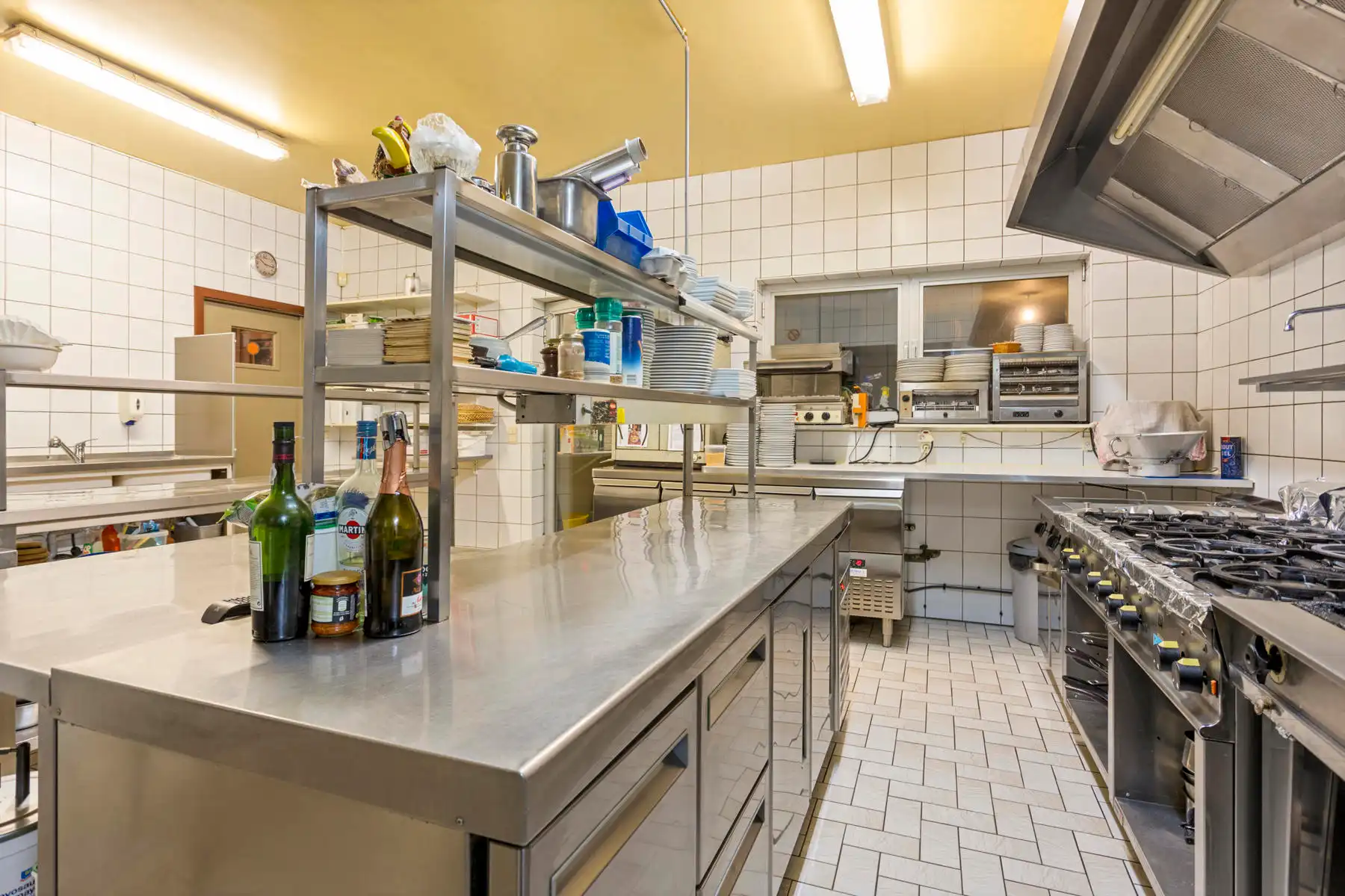 Ruim handelspand + 2 vakantiewoningen. foto 15